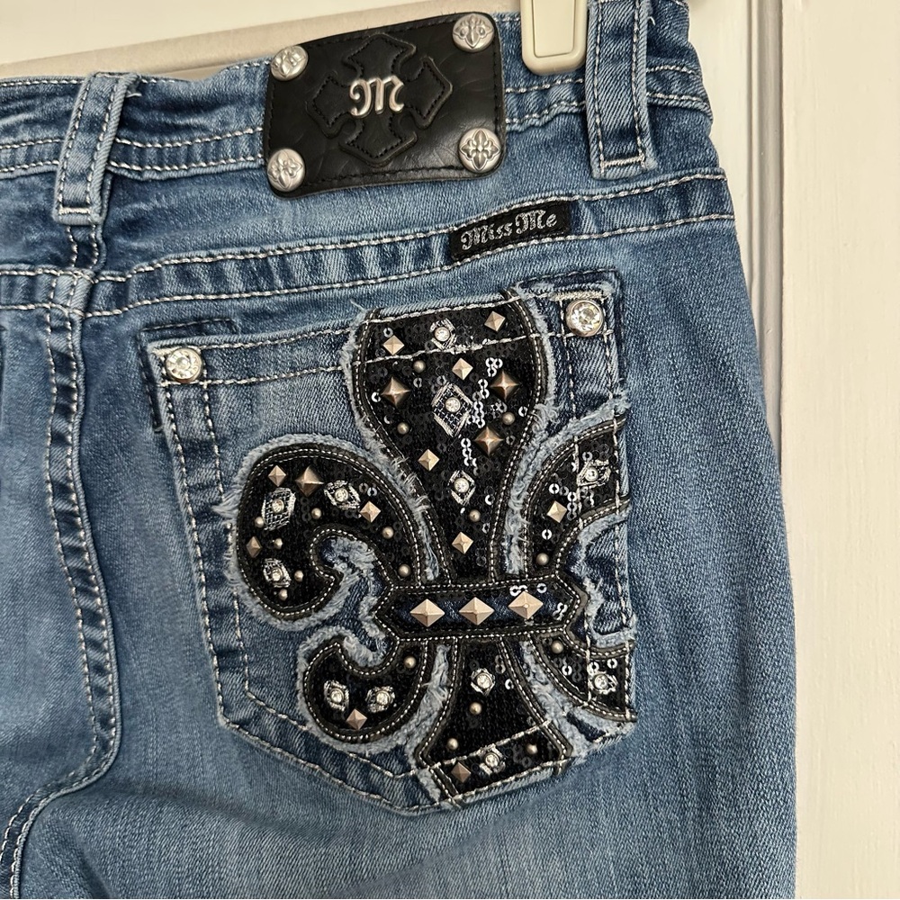 MISS ME Mid Rise Bootcut Jeans 31 Fleur De Lis‎ Pockets Y2K Western Glam Denim - Picture 9 of 16